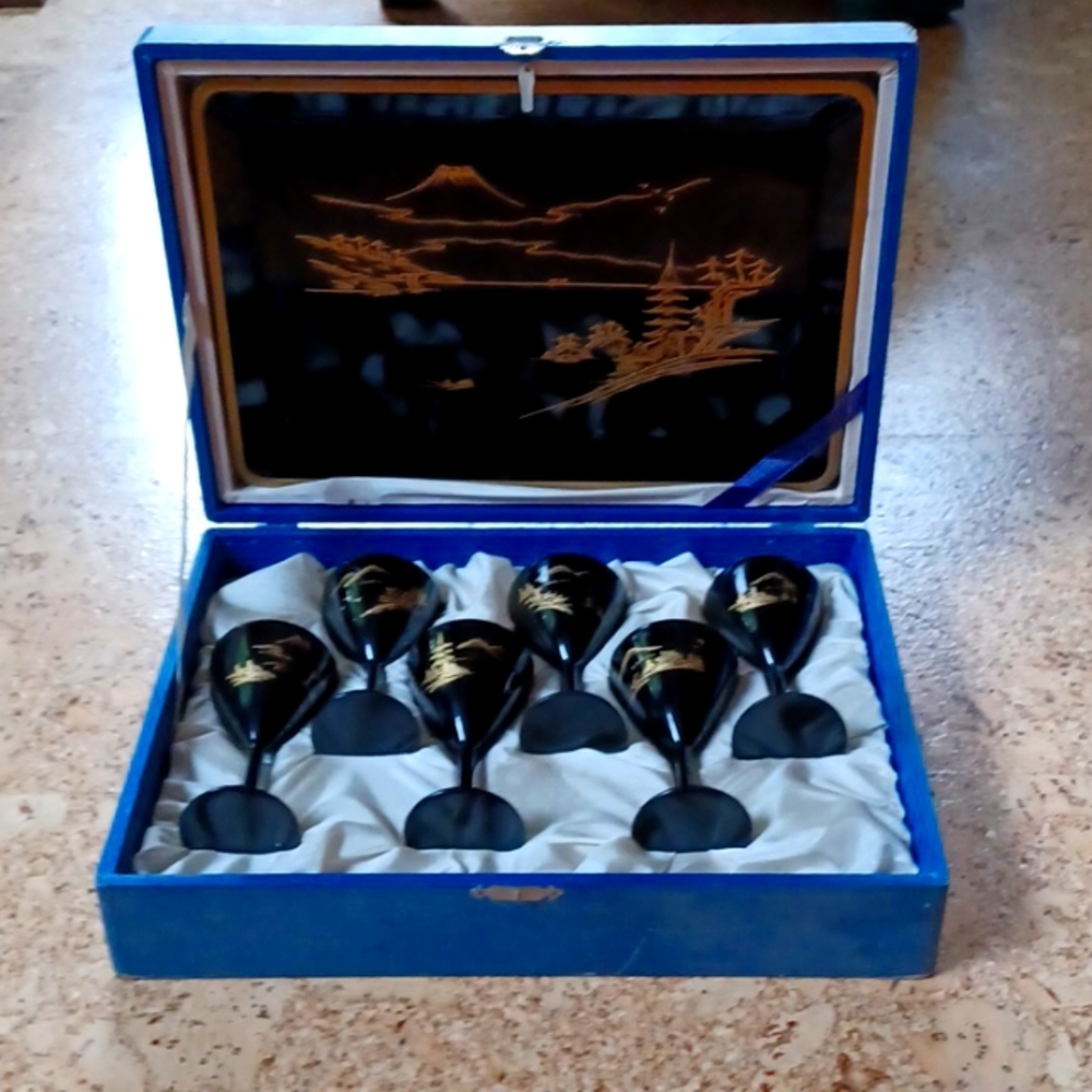 Japanese wooden lacquerware wine glass set and tray in box, vintage